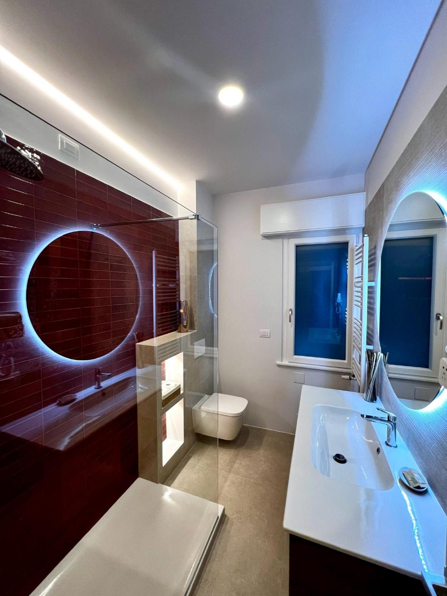 Stiv's Apartment Rom